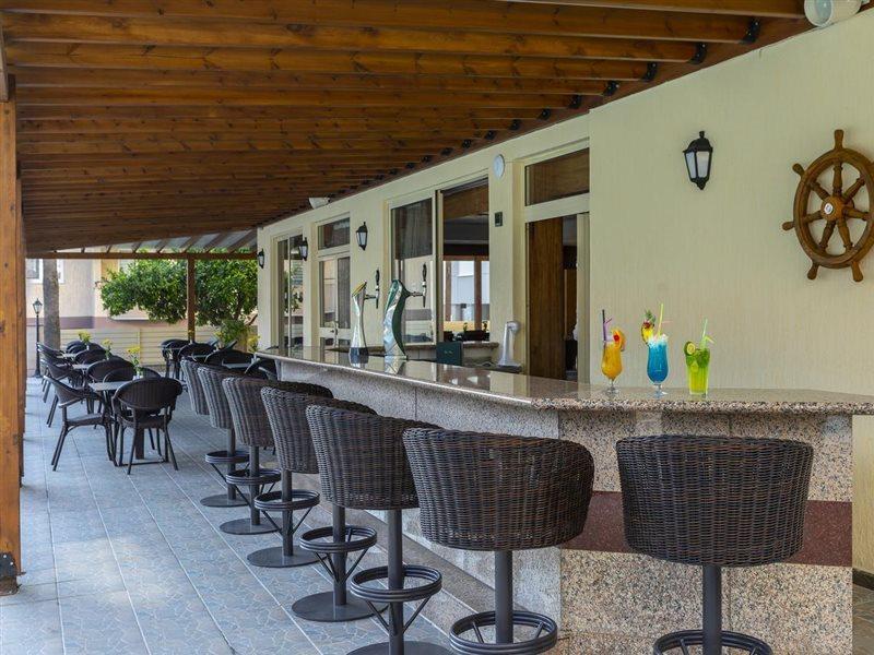 Kapetanios Limassol Hotel Bagian luar foto