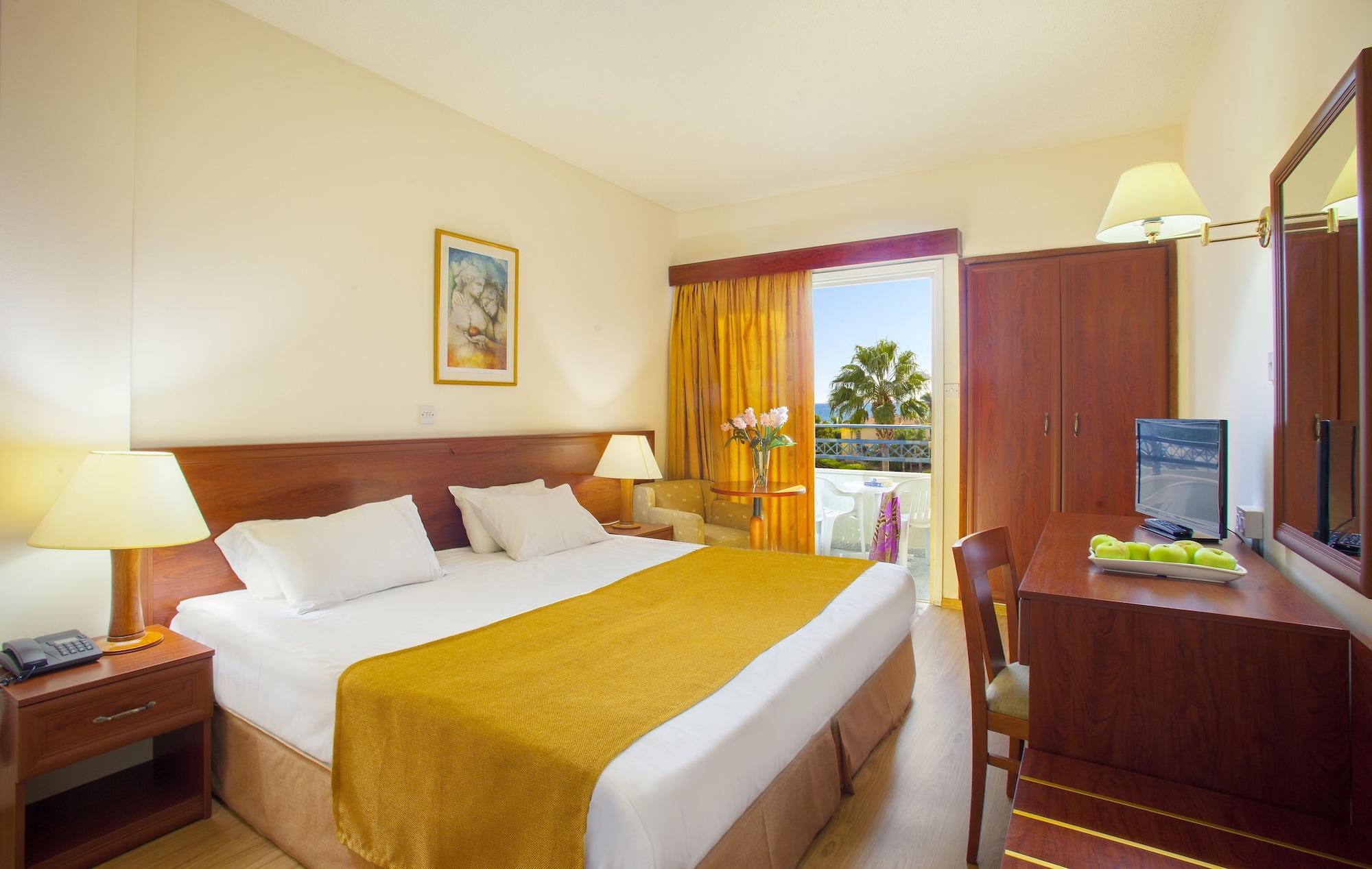 Kapetanios Limassol Hotel Bagian luar foto