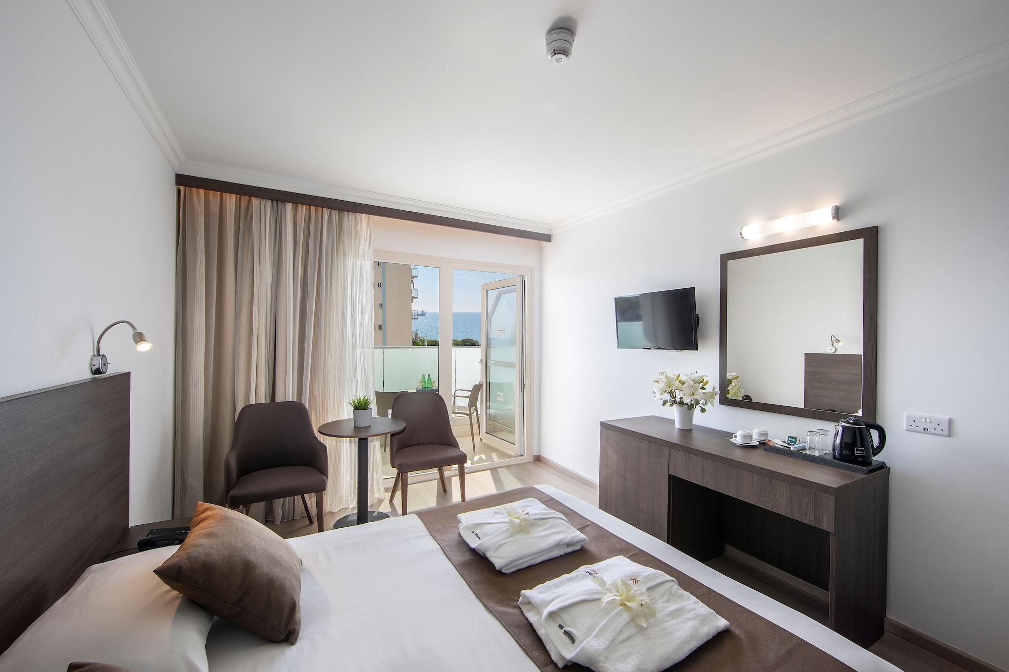 Kapetanios Limassol Hotel Bagian luar foto