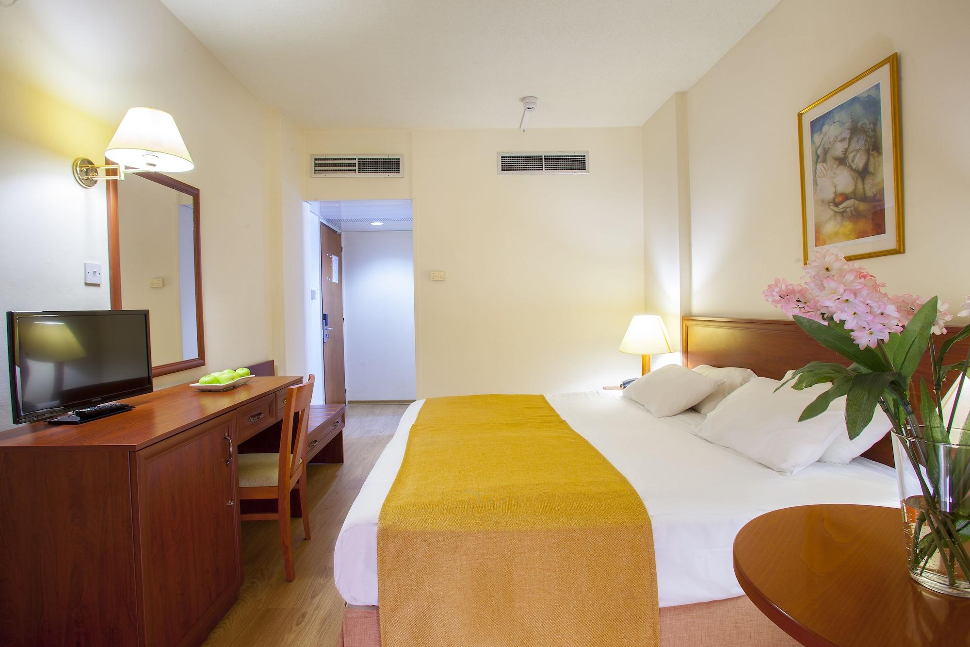 Kapetanios Limassol Hotel Bagian luar foto