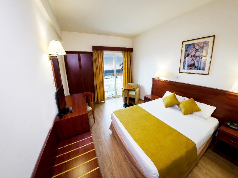 Kapetanios Limassol Hotel Bagian luar foto