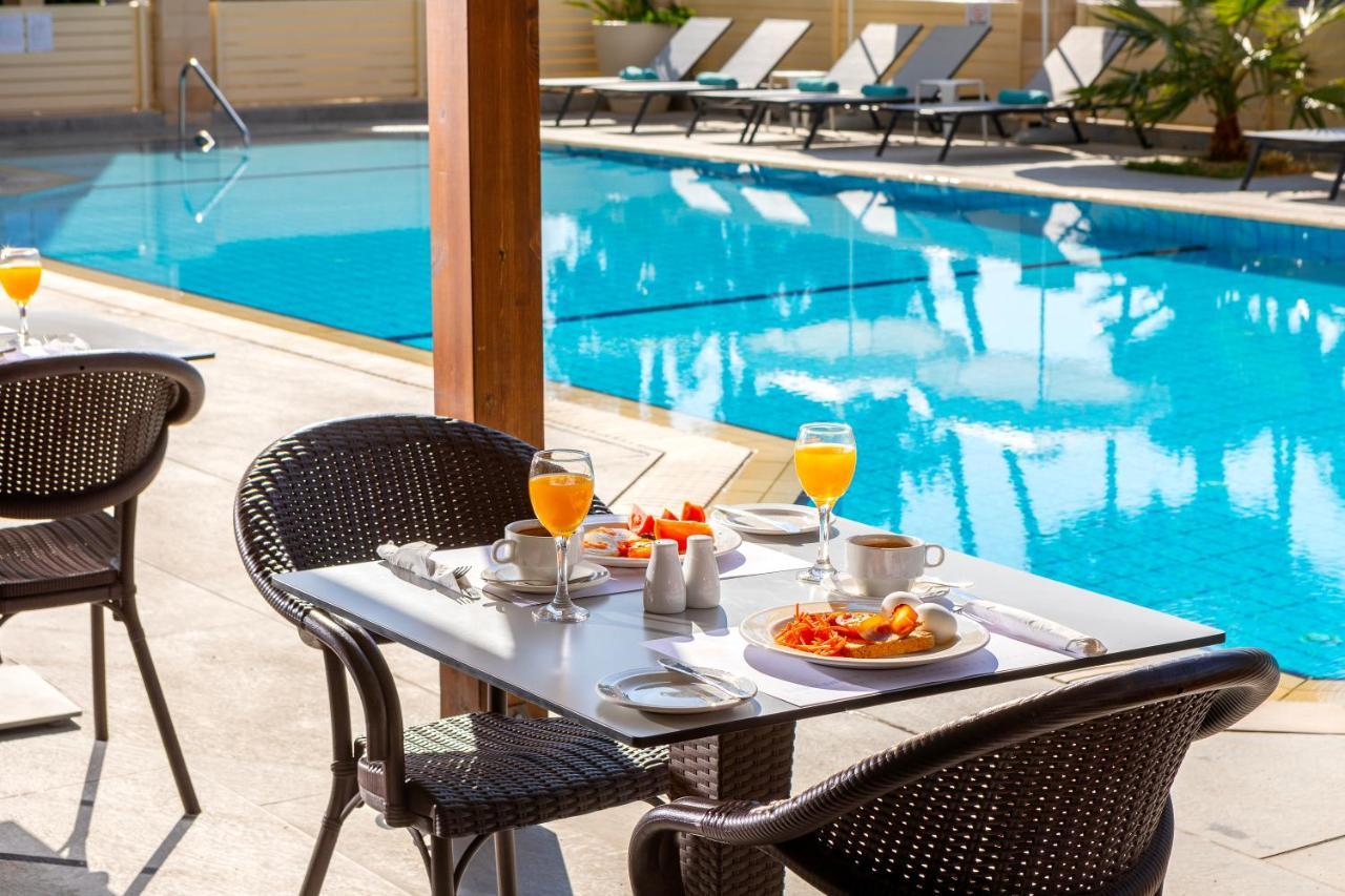 Kapetanios Limassol Hotel Bagian luar foto