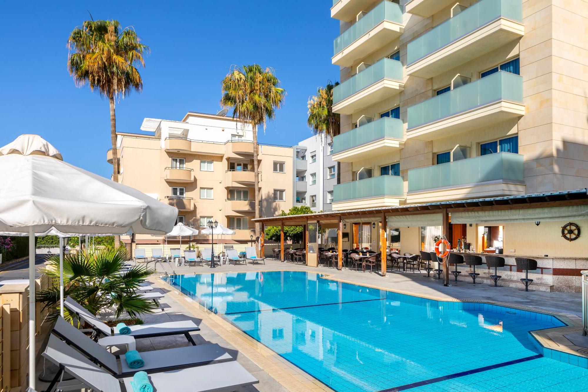 Kapetanios Limassol Hotel Bagian luar foto