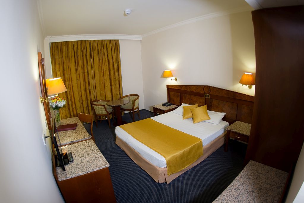 Kapetanios Limassol Hotel Bagian luar foto