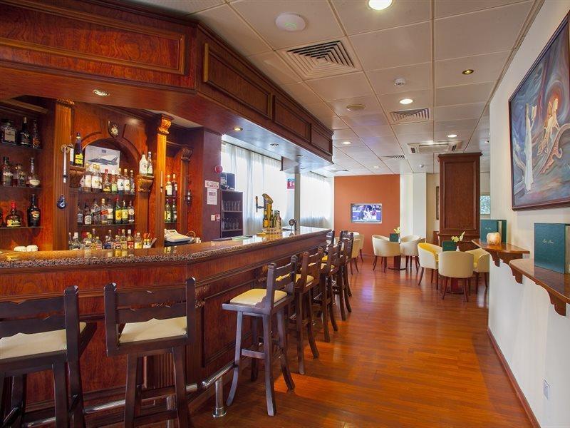 Kapetanios Limassol Hotel Bagian luar foto