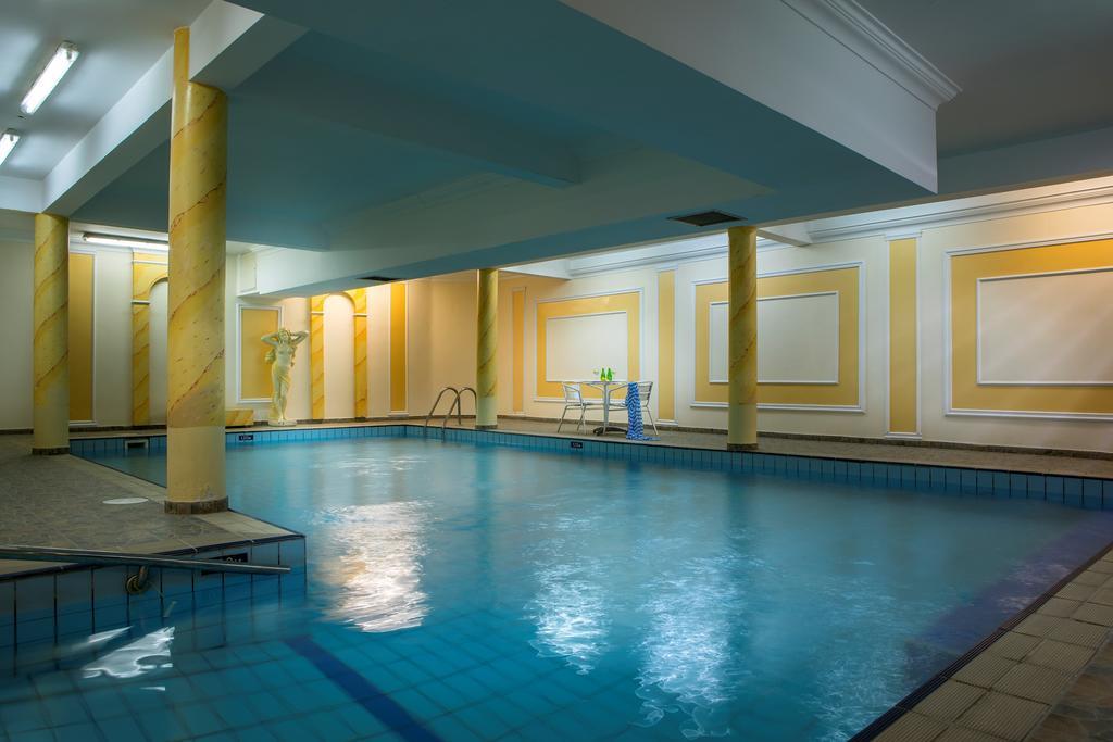 Kapetanios Limassol Hotel Bagian luar foto