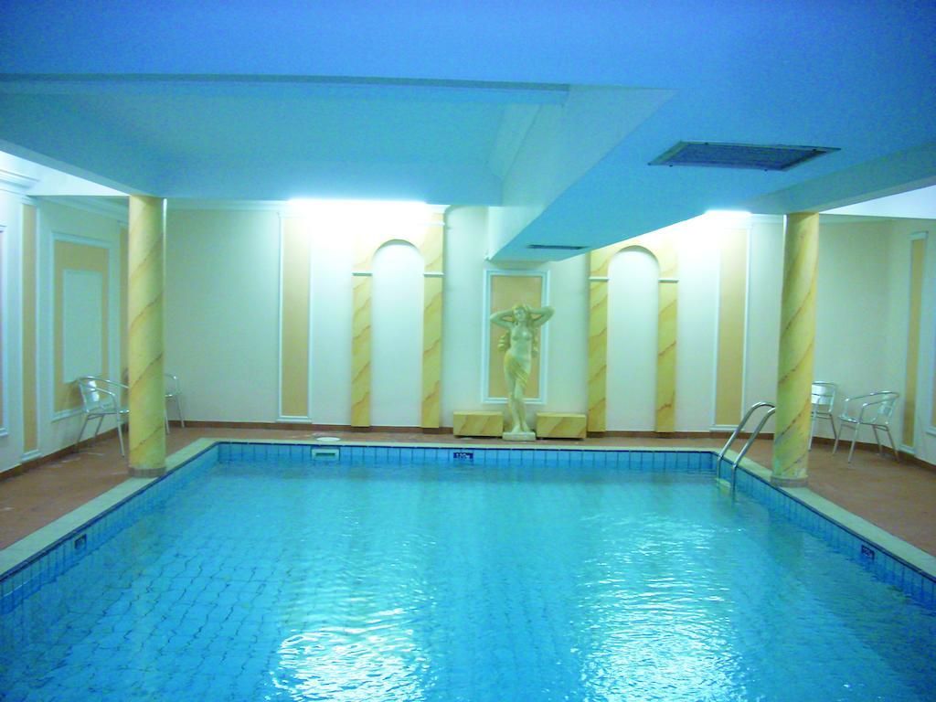 Kapetanios Limassol Hotel Bagian luar foto