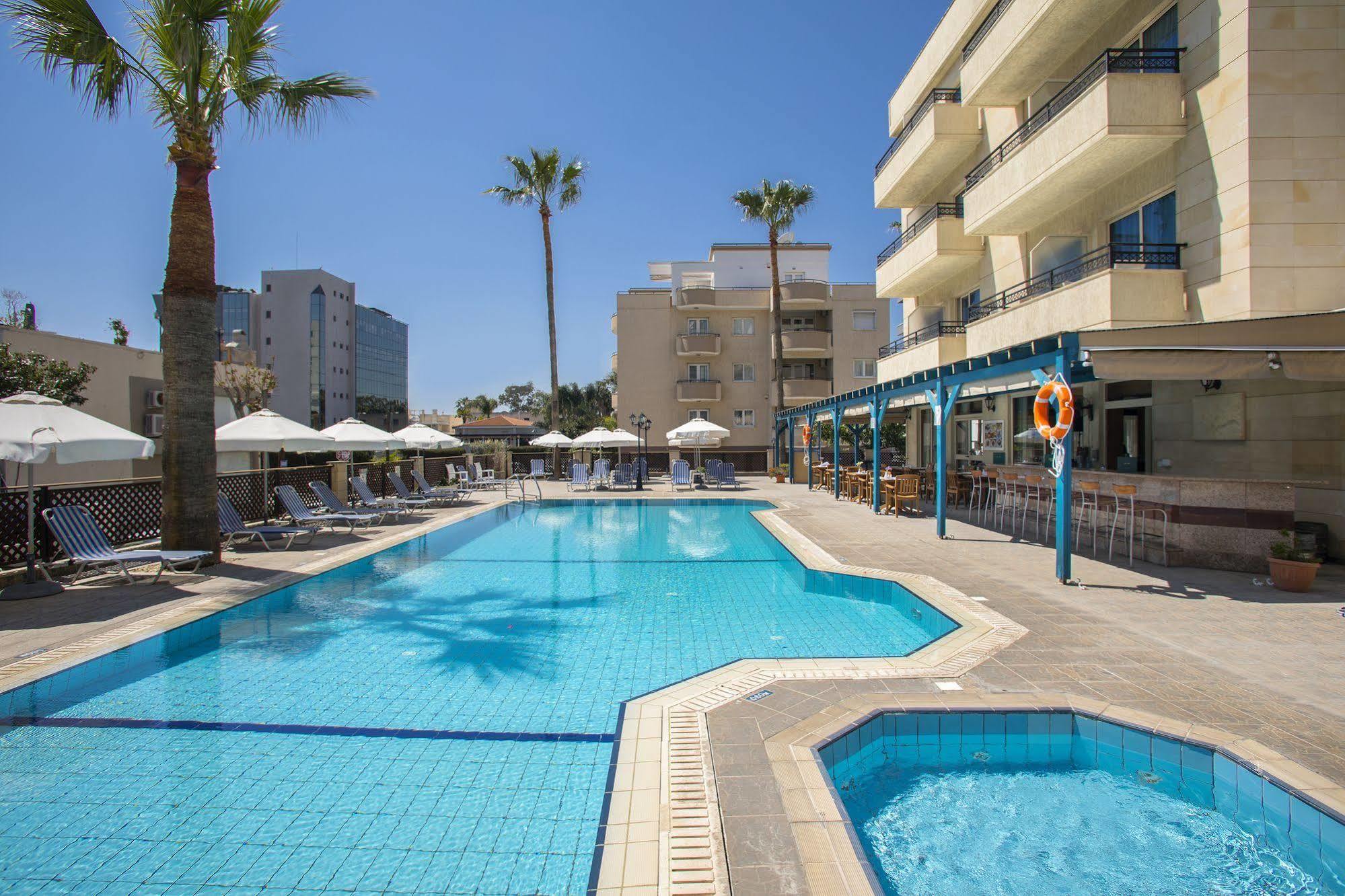 Kapetanios Limassol Hotel Bagian luar foto