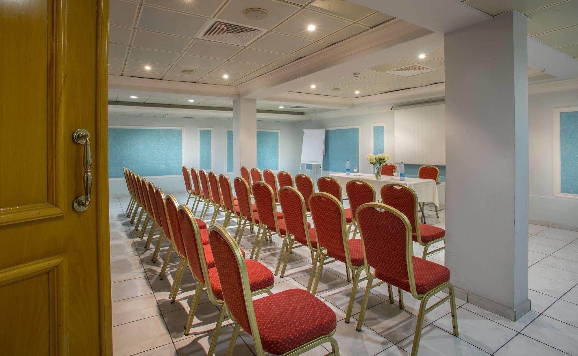 Kapetanios Limassol Hotel Bagian luar foto