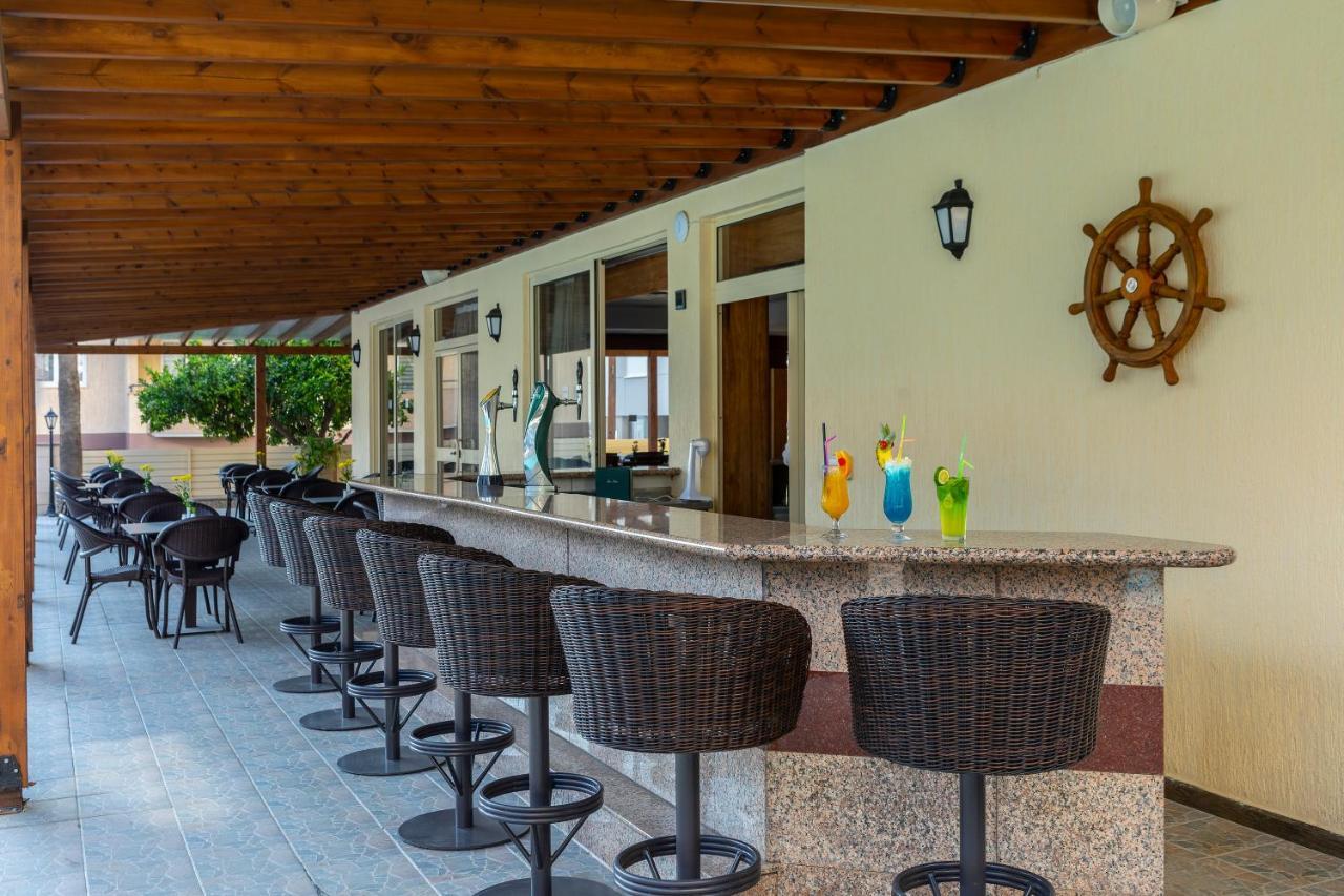 Kapetanios Limassol Hotel Bagian luar foto