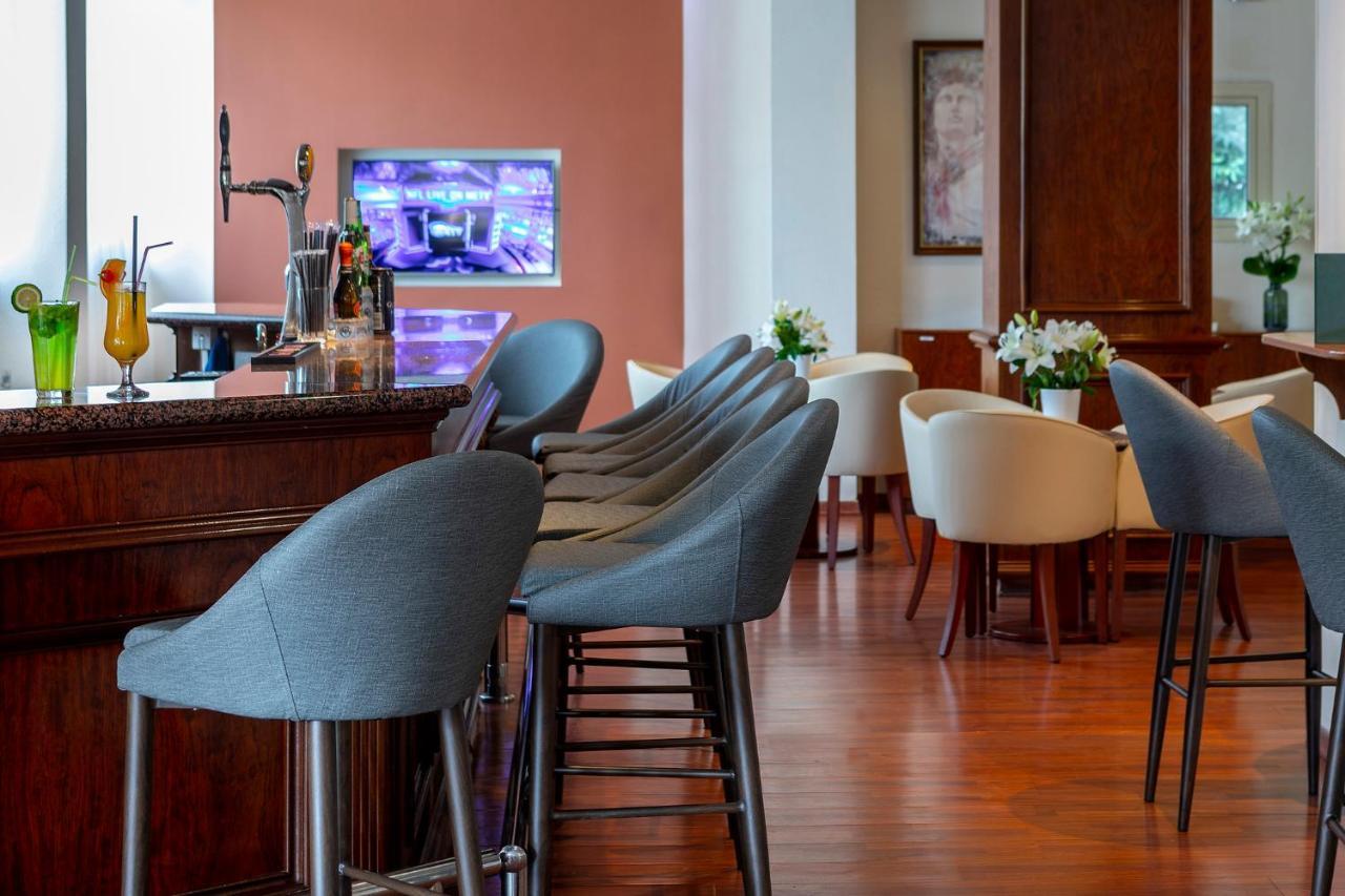 Kapetanios Limassol Hotel Bagian luar foto