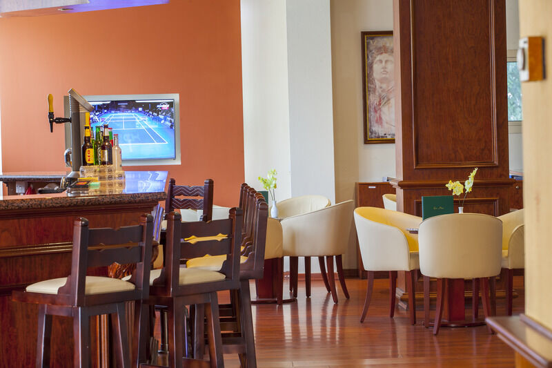 Kapetanios Limassol Hotel Bagian luar foto