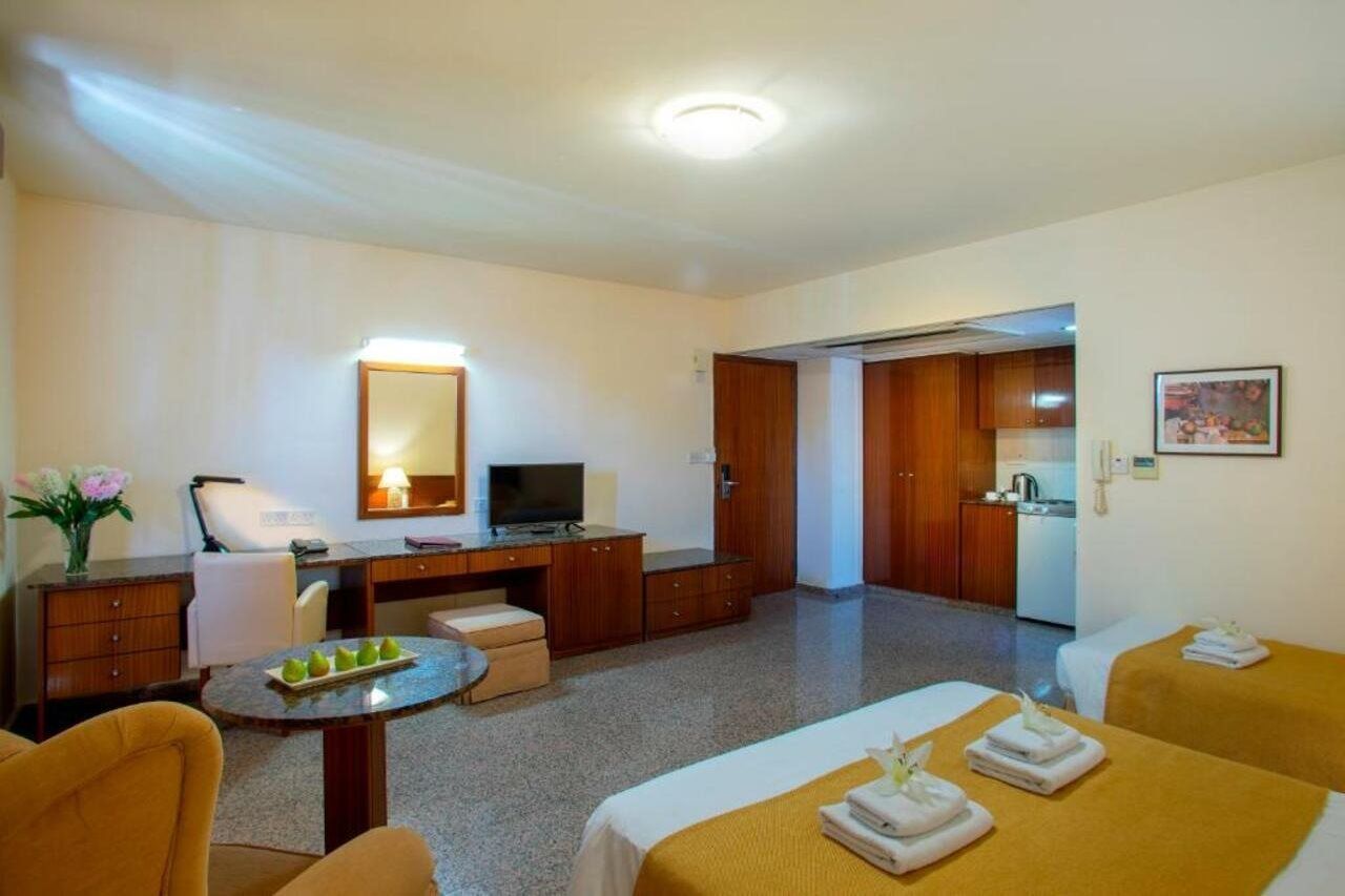 Kapetanios Limassol Hotel Bagian luar foto